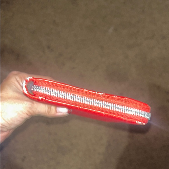 Betsey Johnson Bold Red Heart Wallet - Picture 11 of 11